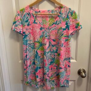 Lilly Pulitzer Etta V-Neck Top in Hot on the Scene Print Sz S